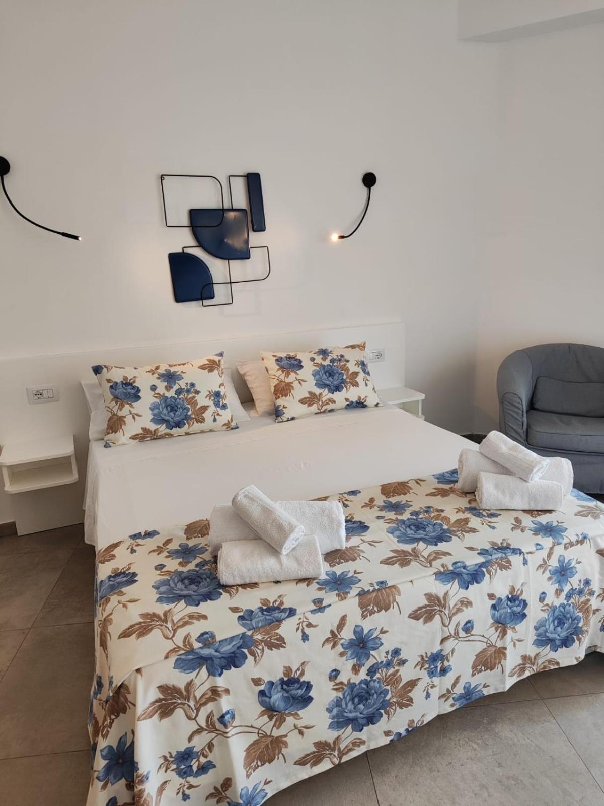 Rooms, Affittacamere Maksim ゴルフォ・アランチ エクステリア 写真