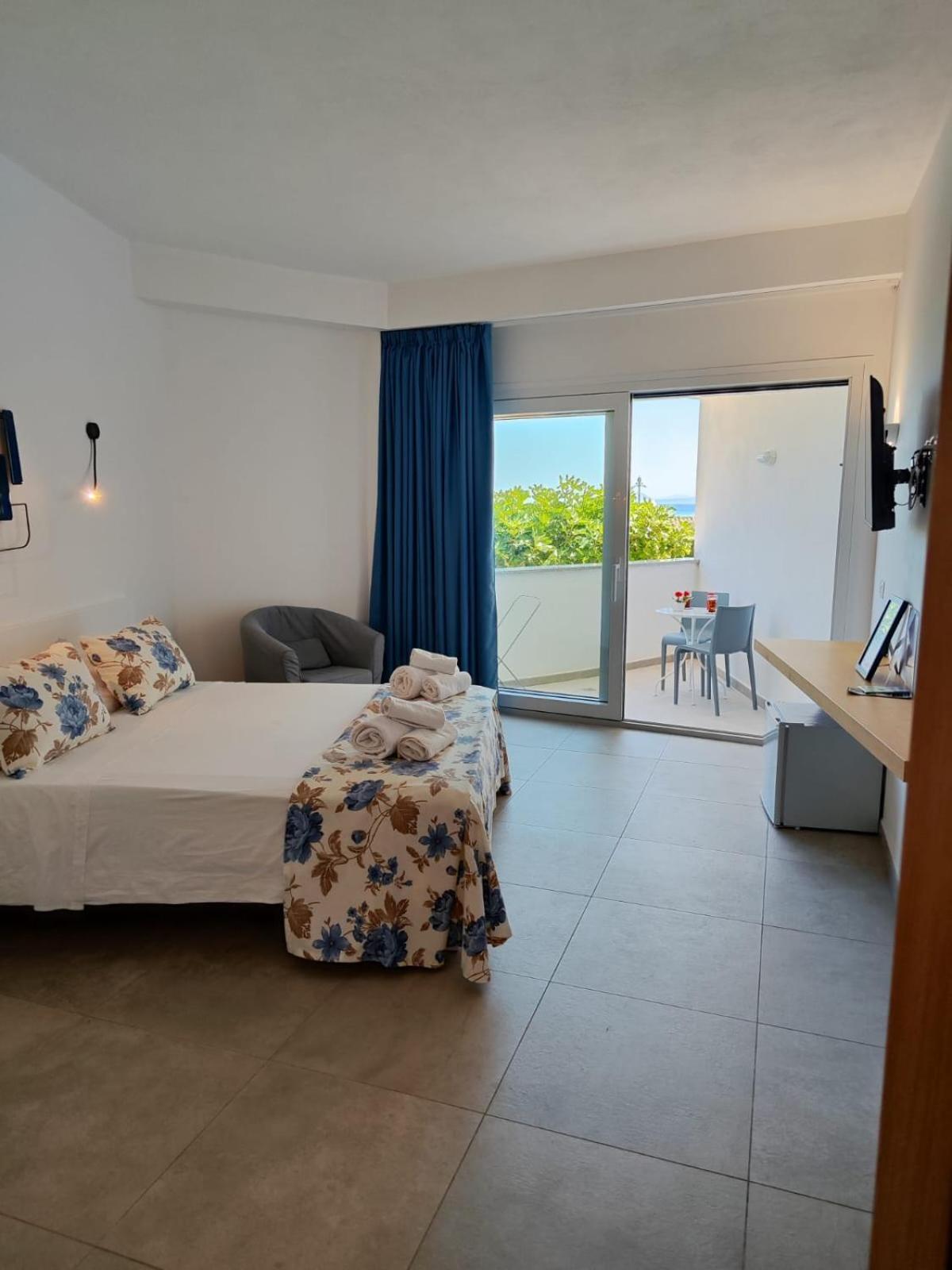 Rooms, Affittacamere Maksim ゴルフォ・アランチ エクステリア 写真