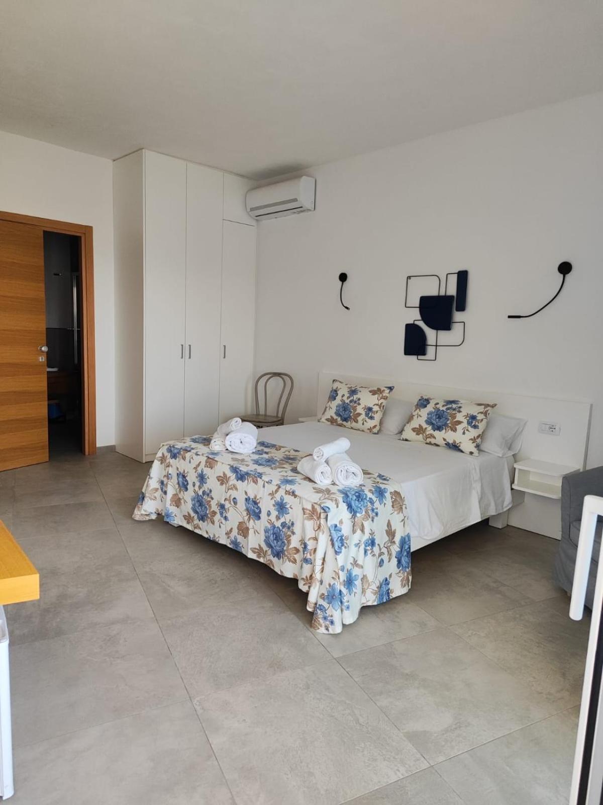 Rooms, Affittacamere Maksim ゴルフォ・アランチ エクステリア 写真