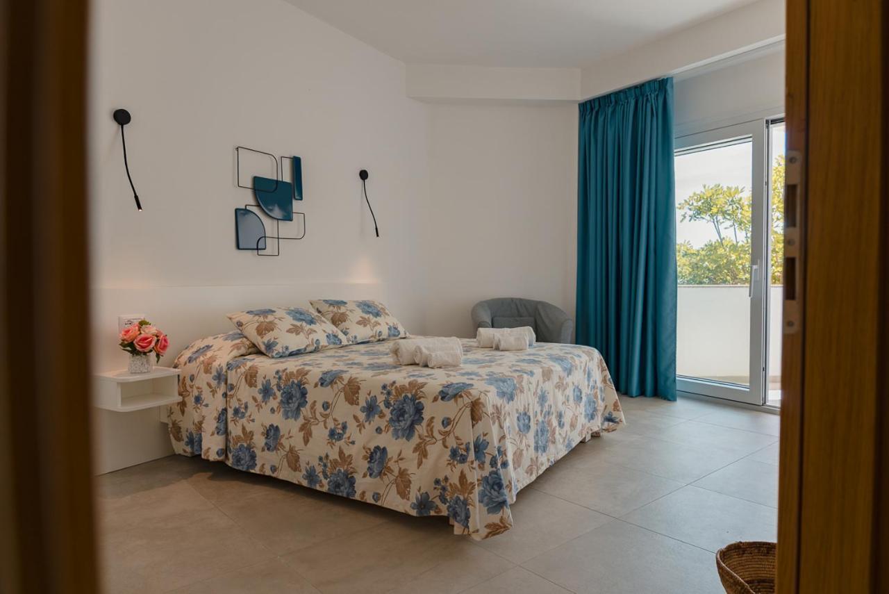 Rooms, Affittacamere Maksim ゴルフォ・アランチ エクステリア 写真