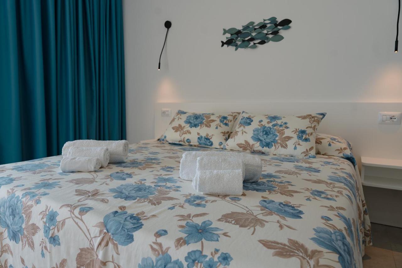 Rooms, Affittacamere Maksim ゴルフォ・アランチ エクステリア 写真